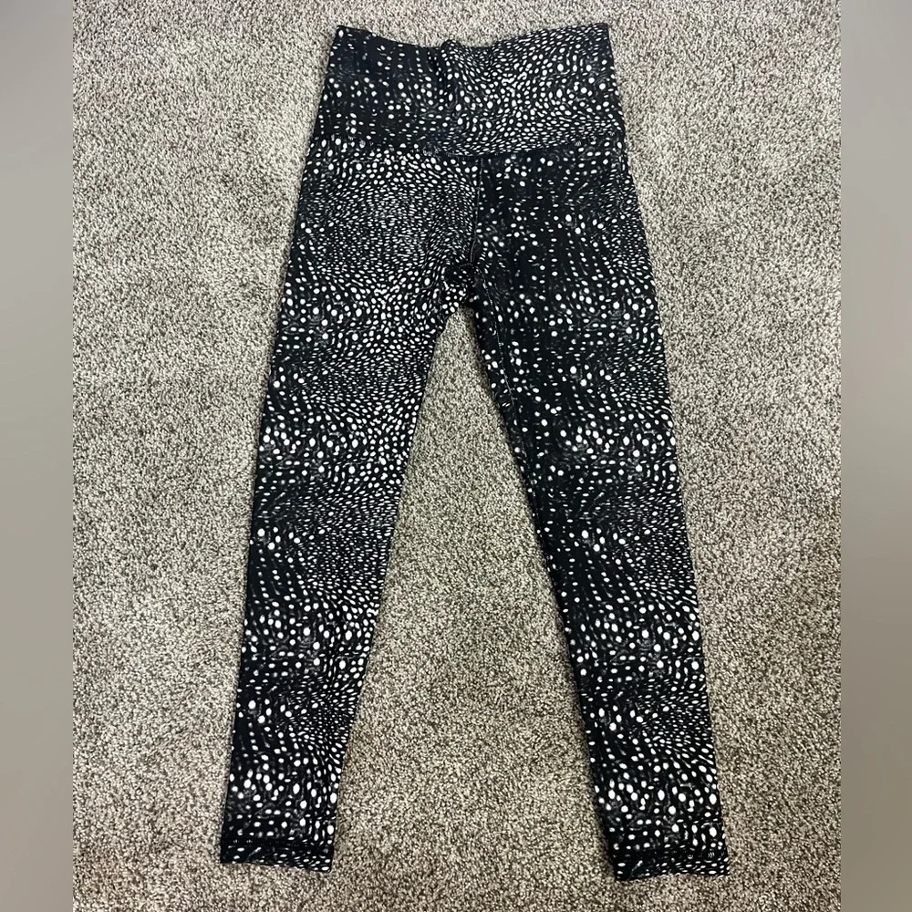 Calia by Carrie Underwood NWT Black and White 7/8 Leggings - Picture 2 of 8